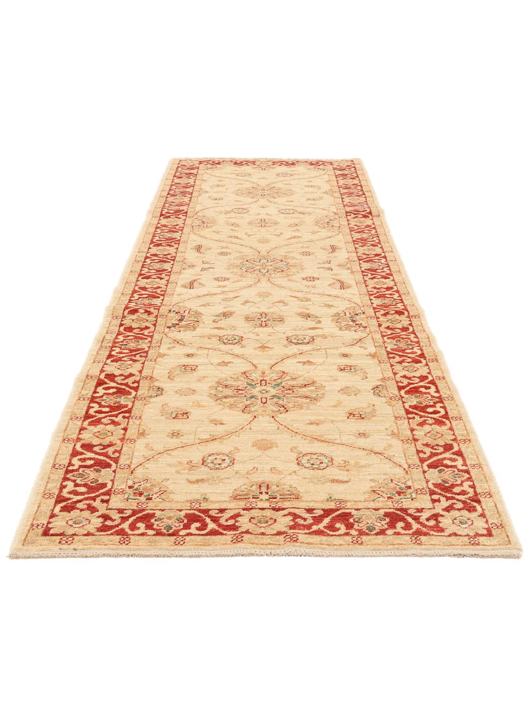 Alfombra pasillera anudada a mano de Pakistán con motivos florales en beige y rojo