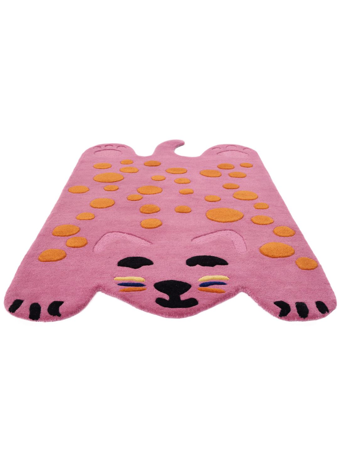 Roze en oranje wollen vloerkleed in een speelse kattenvorm
