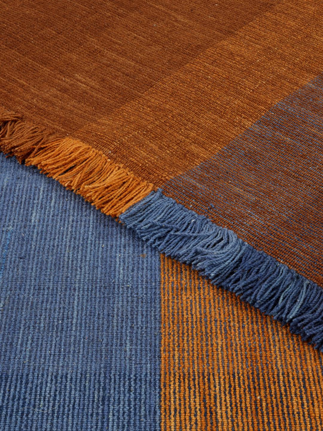 Handgeweven tapijt van Wool in blauw en oranje met franjes