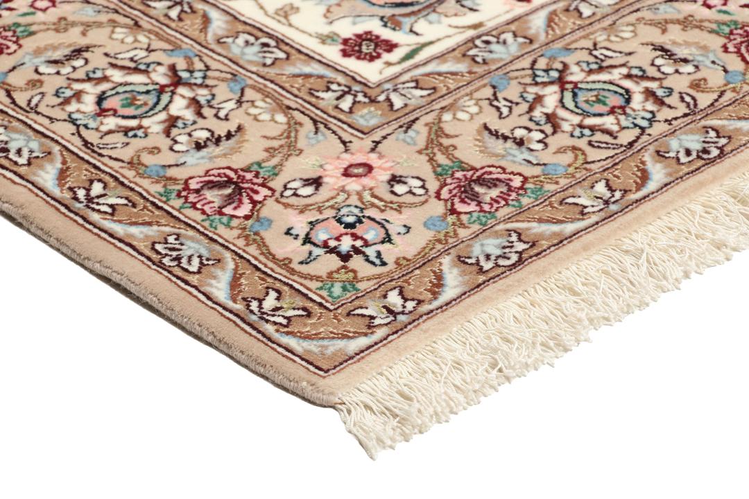 Handgeknoopt Isfahan-tapijt uit het Midden-Oosten met florale patronen in beige en gedempte tinten