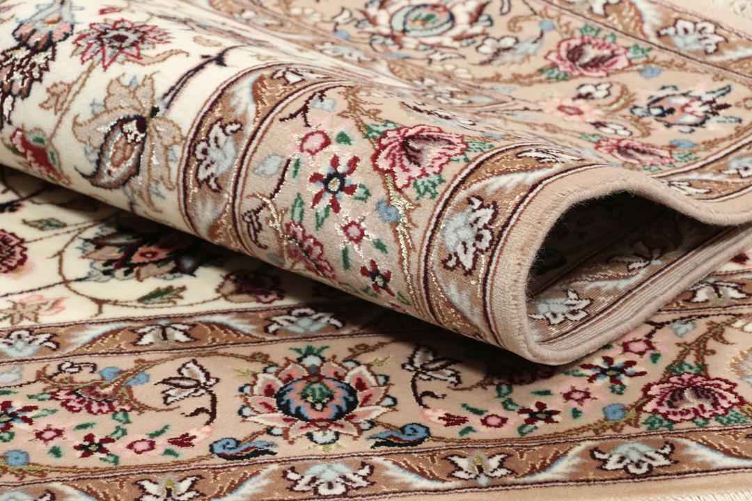 Handgeknoopt Isfahan-tapijt uit het Midden-Oosten met florale patronen in beige en gedempte tinten