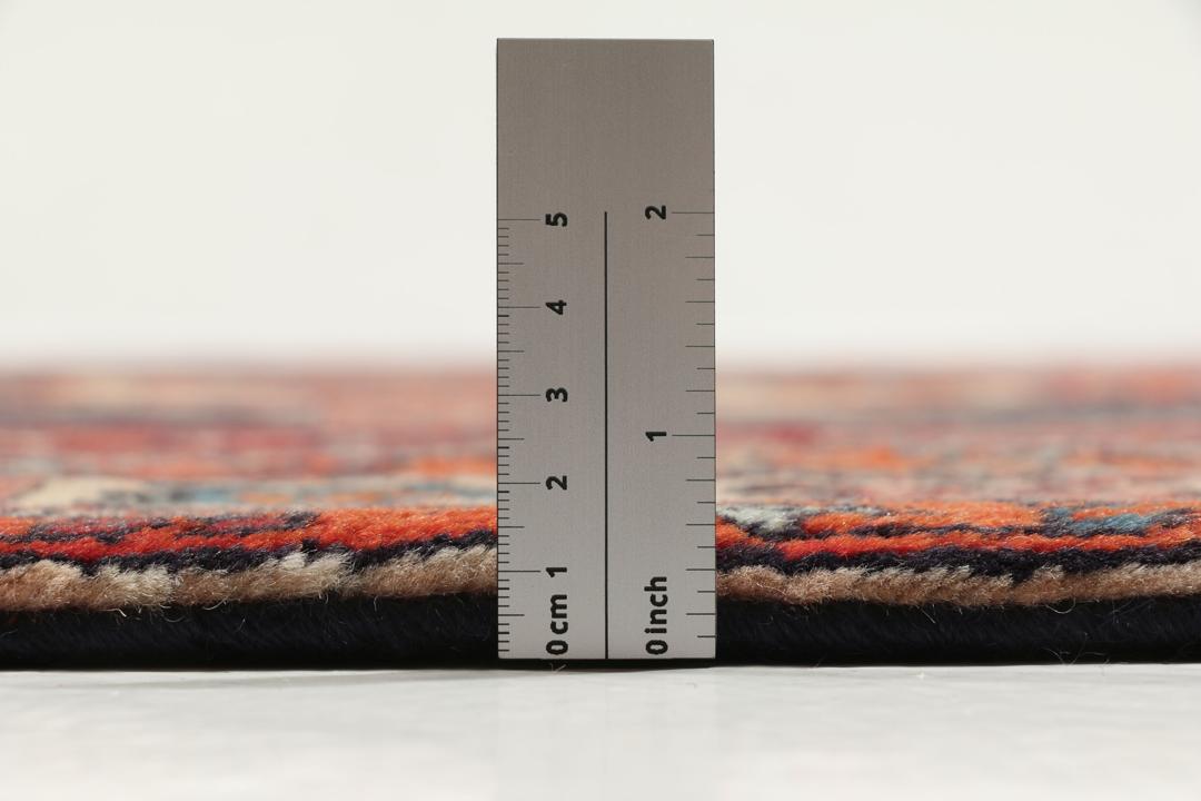 Handgeknoopt Heriz tapijt uit het Midden-Oosten in tinten rood en zwart