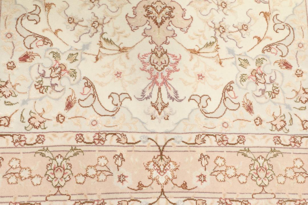 Håndknyttet Tabriz-tæppe fra Mellemøsten med beige blomsterdesign