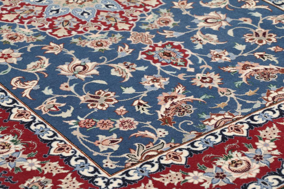 Handgeknoopt Isfahan-tapijt met bloemmotieven in blauw en rood