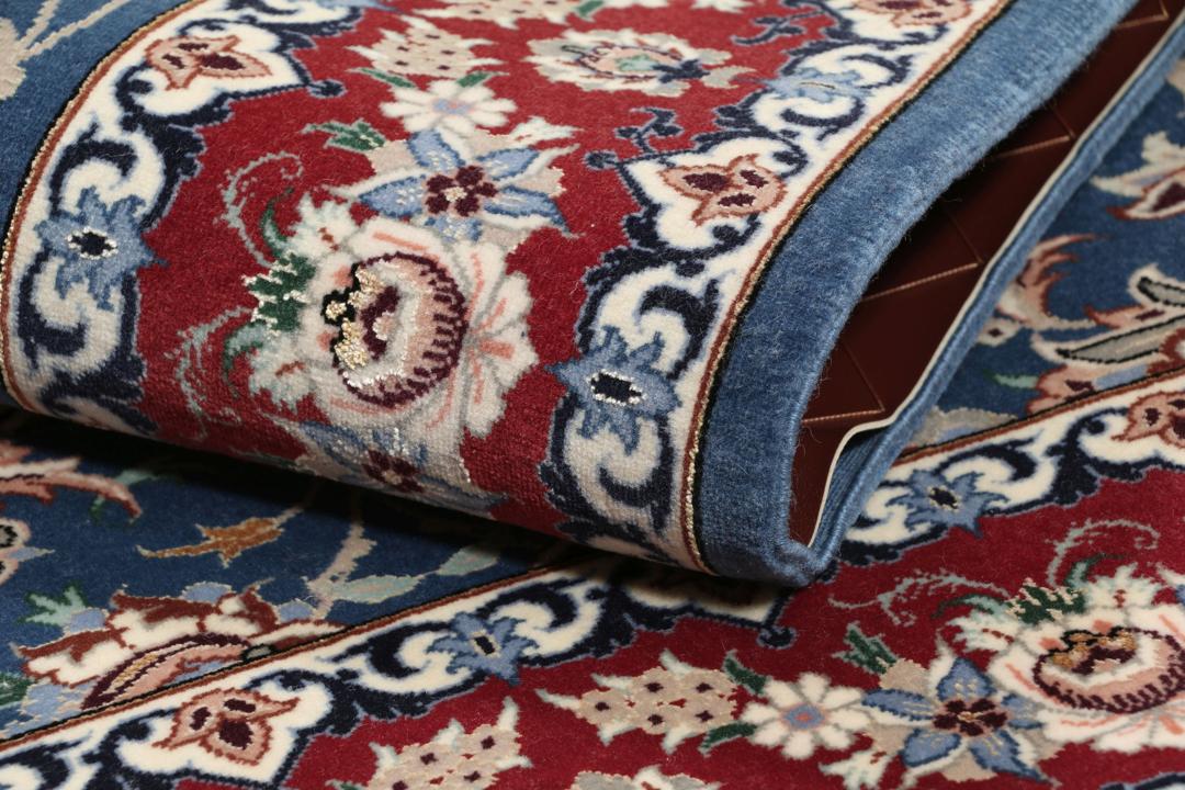 Handgeknoopt Isfahan-tapijt met bloemmotieven in blauw en rood