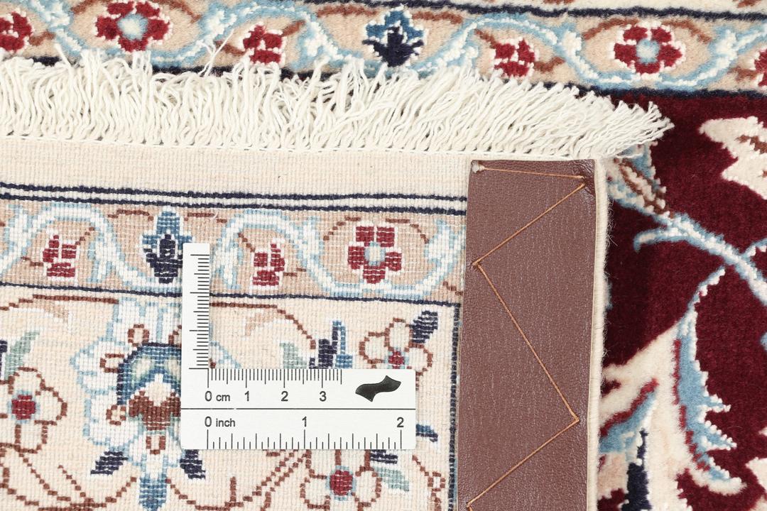 Håndknyttet Nain 6La-tæppe fra Mellemøsten i mørkerøde og cremefarvede toner