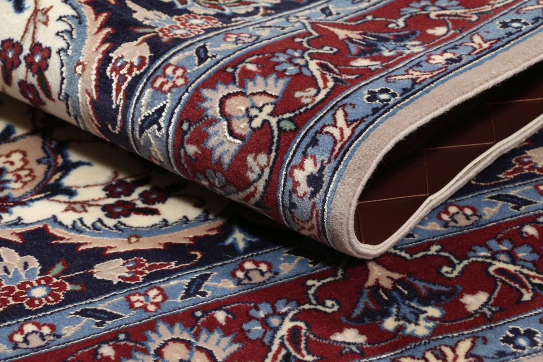 Handgeknoopt Isfahan-tapijt met bloemenmedaillon in multicolor uit het Midden-Oosten