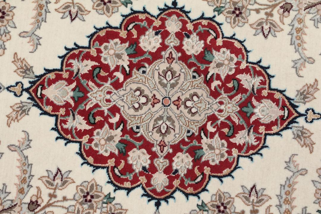Håndknyttet Isfahan-tæppe fra Mellemøsten med beige bund og rød kant