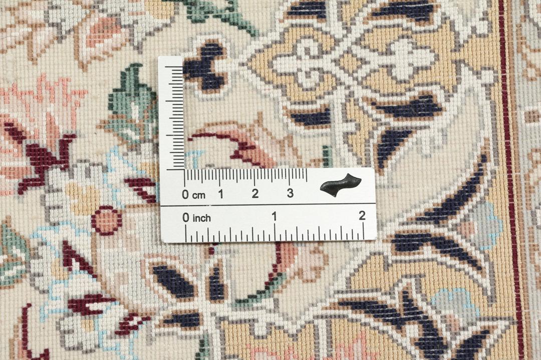 Håndknyttet Isfahan-tæppe fra Mellemøsten med beige bund og rød kant
