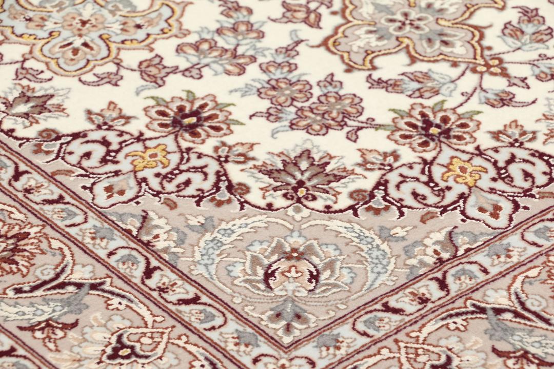 Håndknyttet Isfahan-tæppe fra Mellemøsten i beige nuancer