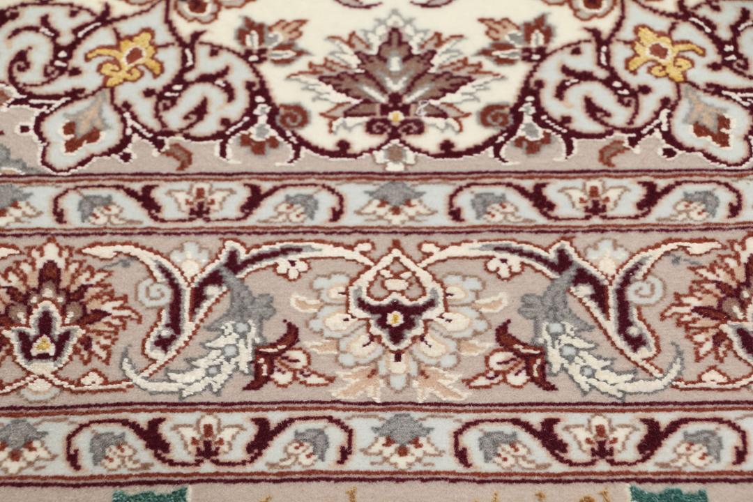 Håndknyttet Isfahan-tæppe fra Mellemøsten i beige nuancer