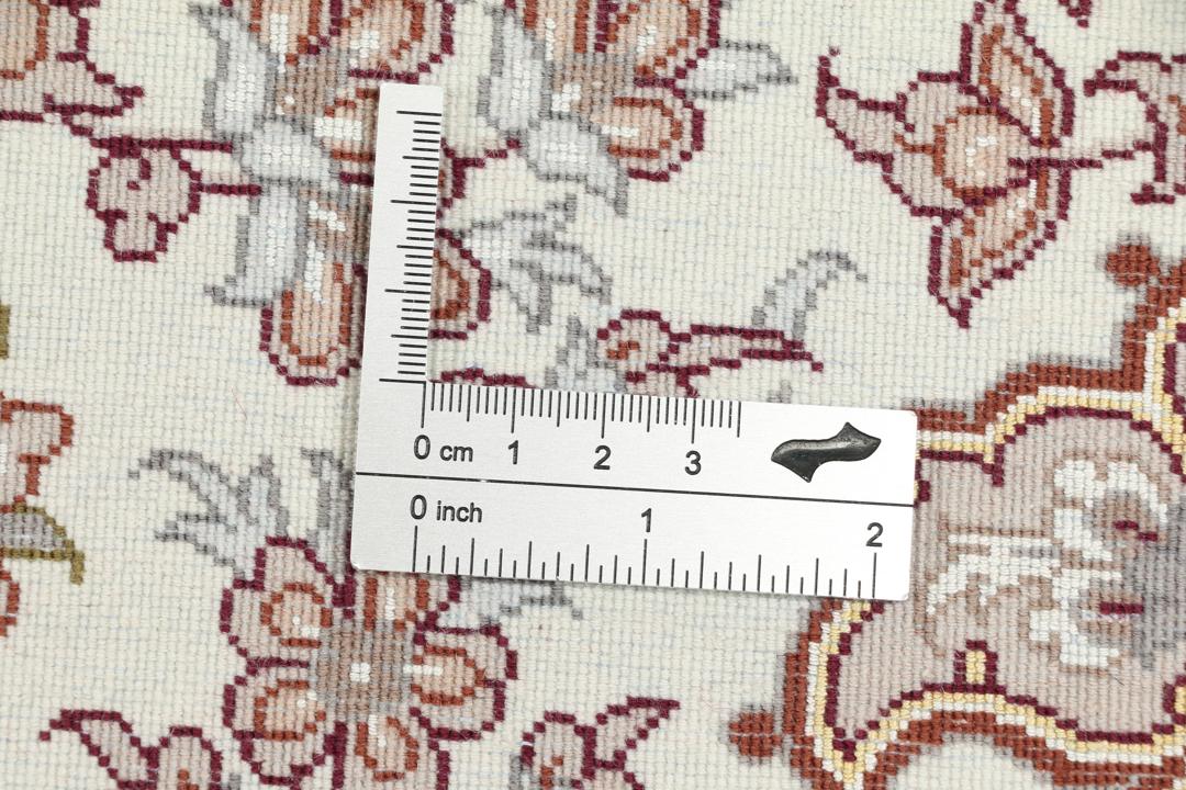 Håndknyttet Isfahan-tæppe fra Mellemøsten i beige nuancer