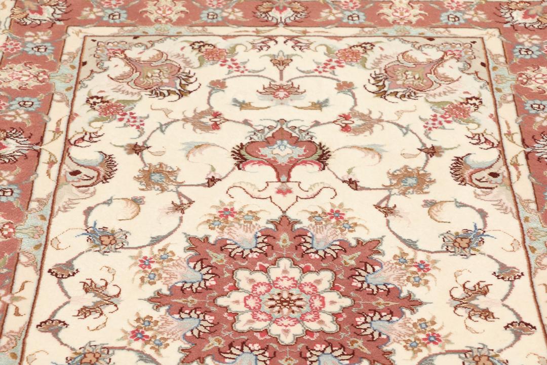 Håndknyttet Tabriz-tæppe med en blomstermedallion i beige og rødt fra Mellemøsten