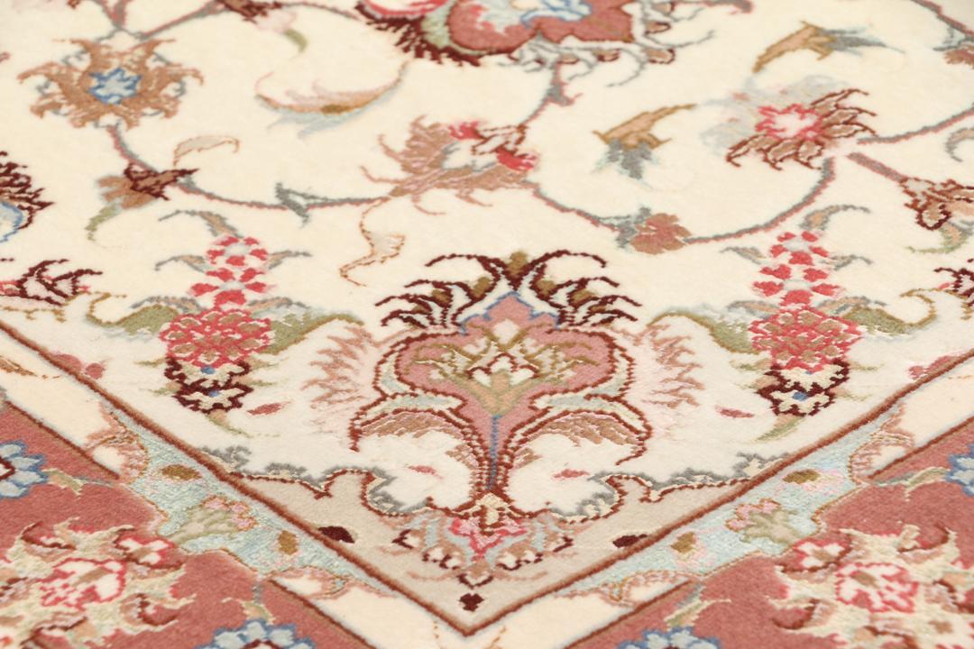 Håndknyttet Tabriz-tæppe med en blomstermedallion i beige og rødt fra Mellemøsten