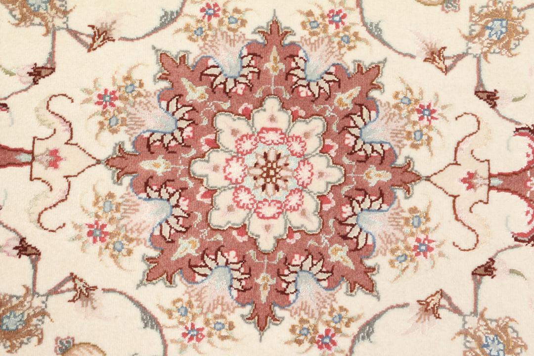 Håndknyttet Tabriz-tæppe med en blomstermedallion i beige og rødt fra Mellemøsten
