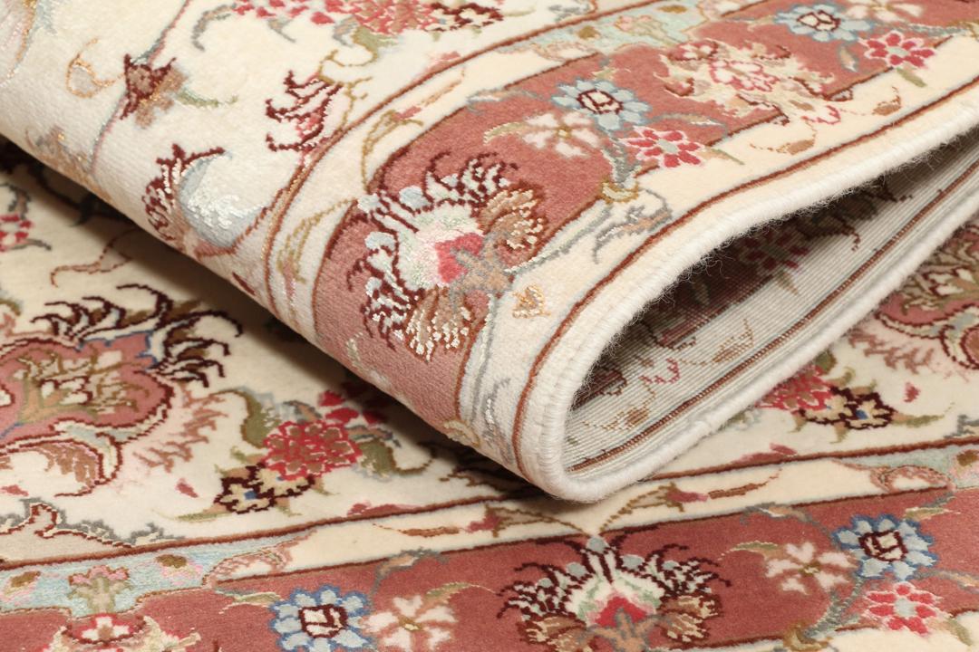 Håndknyttet Tabriz-tæppe med en blomstermedallion i beige og rødt fra Mellemøsten