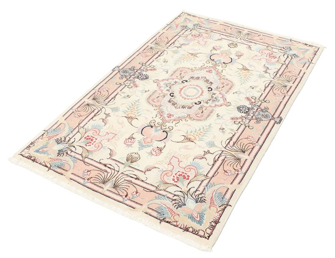 Tapis Tabriz noué à la main venant du Moyen-Orient dans des tons beiges