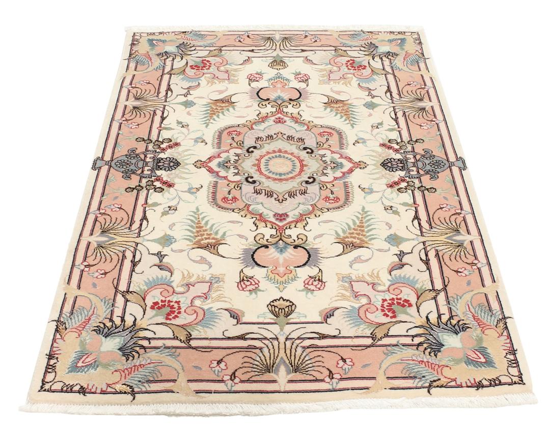 Tapis Tabriz noué à la main venant du Moyen-Orient dans des tons beiges