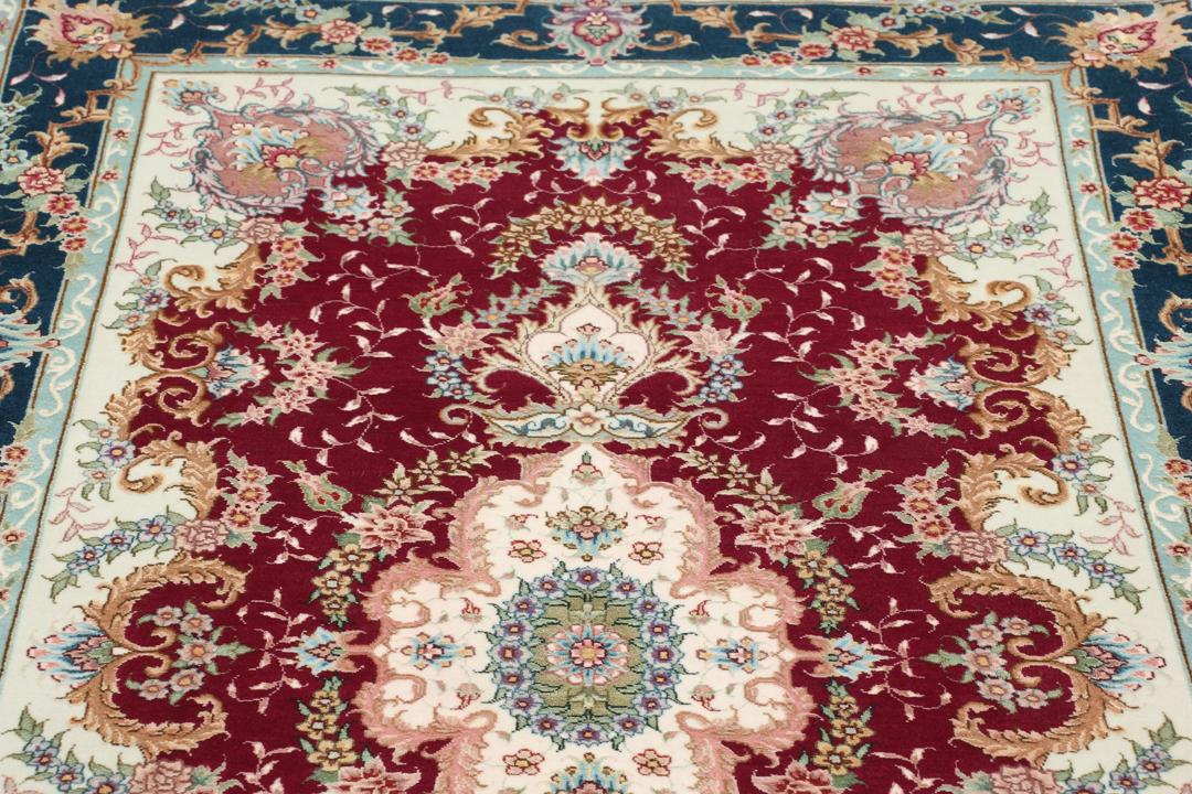 Handgeknoopt Tabriz-tapijt met bloemmotief en medaillon in rood en donkerblauw uit het Midden-Oosten