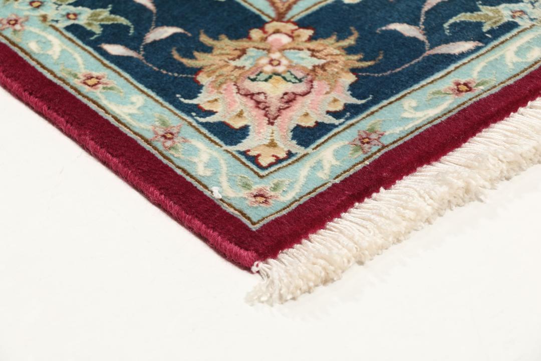 Handgeknoopt Tabriz-tapijt met bloemmotief en medaillon in rood en donkerblauw uit het Midden-Oosten