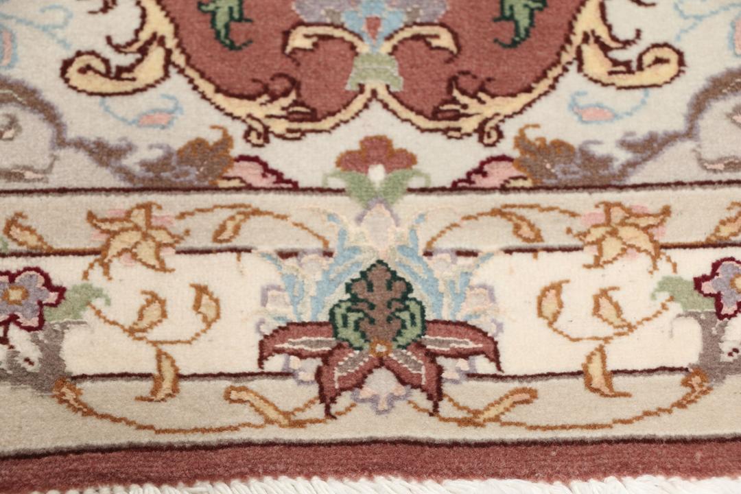 Håndknyttet Tabriz 50 Raj tæppe fra Mellemøsten i røde og cremefarvede toner