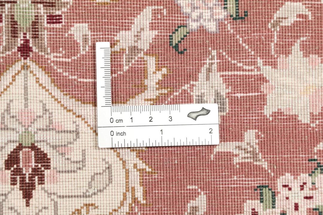 Håndknyttet Tabriz 50 Raj tæppe fra Mellemøsten i røde og cremefarvede toner
