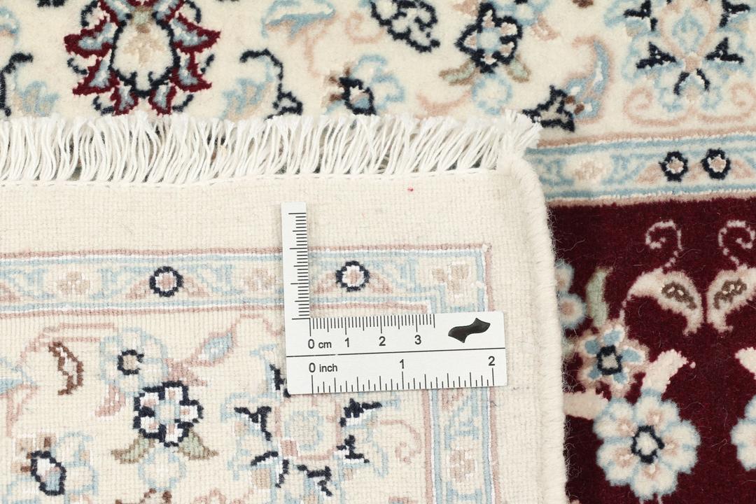 Håndknyttet Nain 6La-tæppe fra Mellemøsten i mørkerød og beige