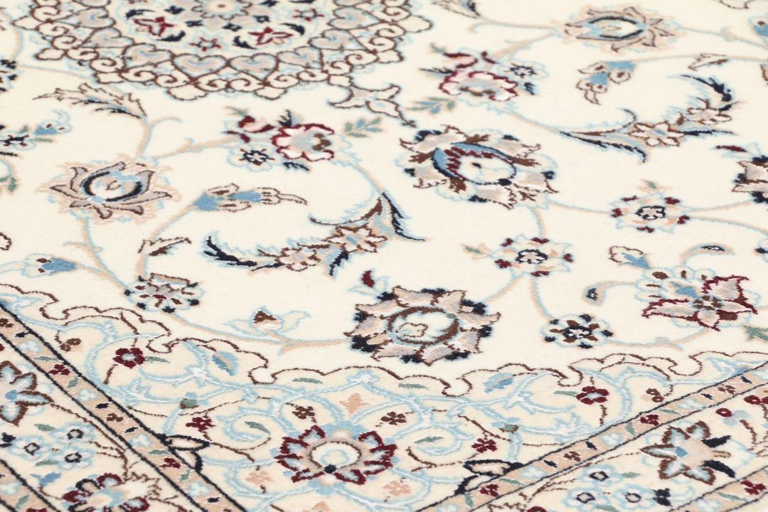 Håndknyttet Nain 6La tæppe med fine blomstermønstre i beige og blå fra Mellemøsten