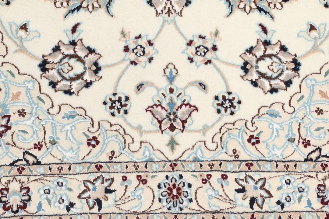 Håndknyttet Nain 6La tæppe med fine blomstermønstre i beige og blå fra Mellemøsten