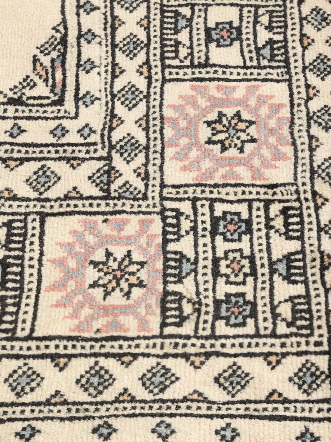 Hand-knotted beige Pakistan Bokhara rug with geometric motifs