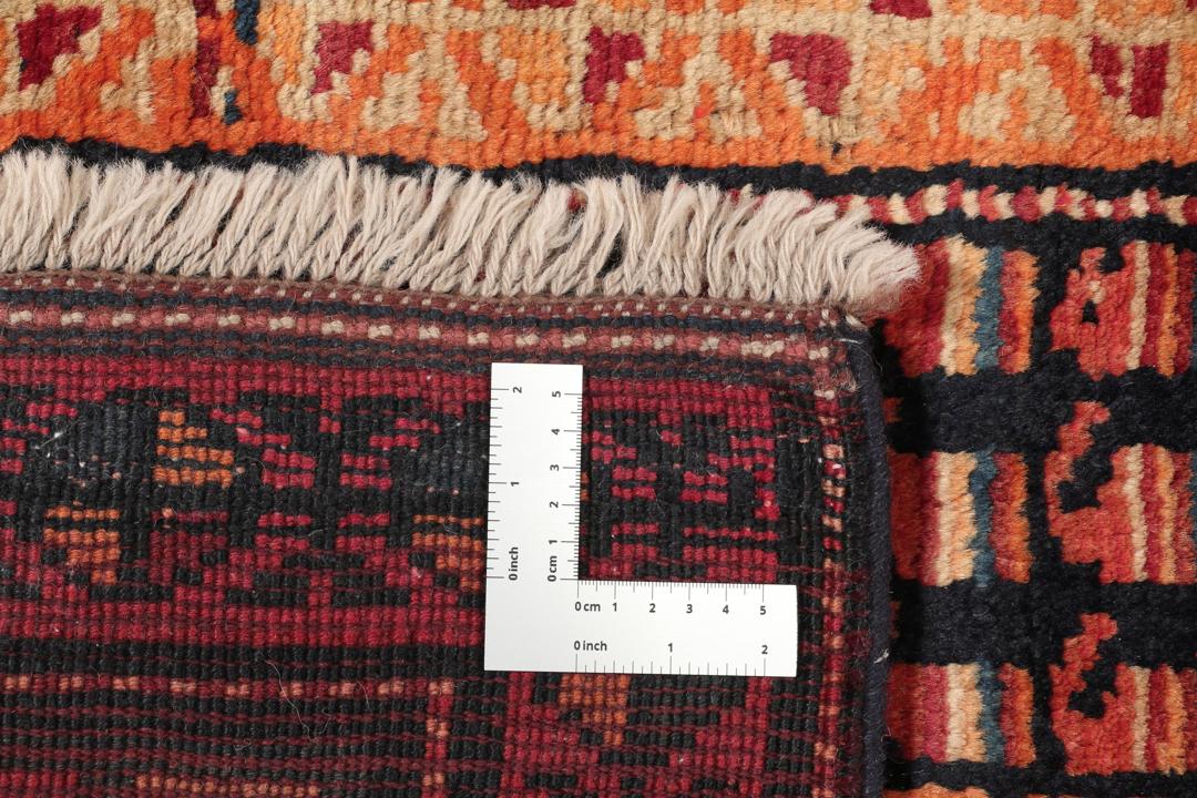 Håndknyttet løber fra Mellemøsten med et rødt og sort geometrisk design