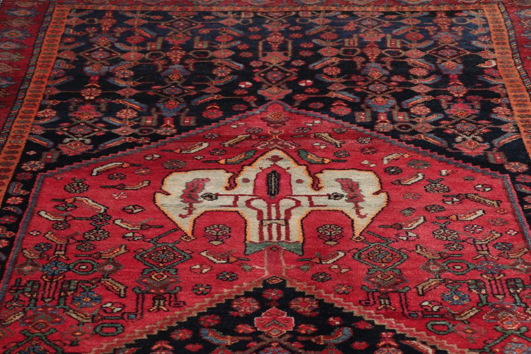 Håndknyttet Koliai-løber med et dristigt, geometrisk design i rød og sort