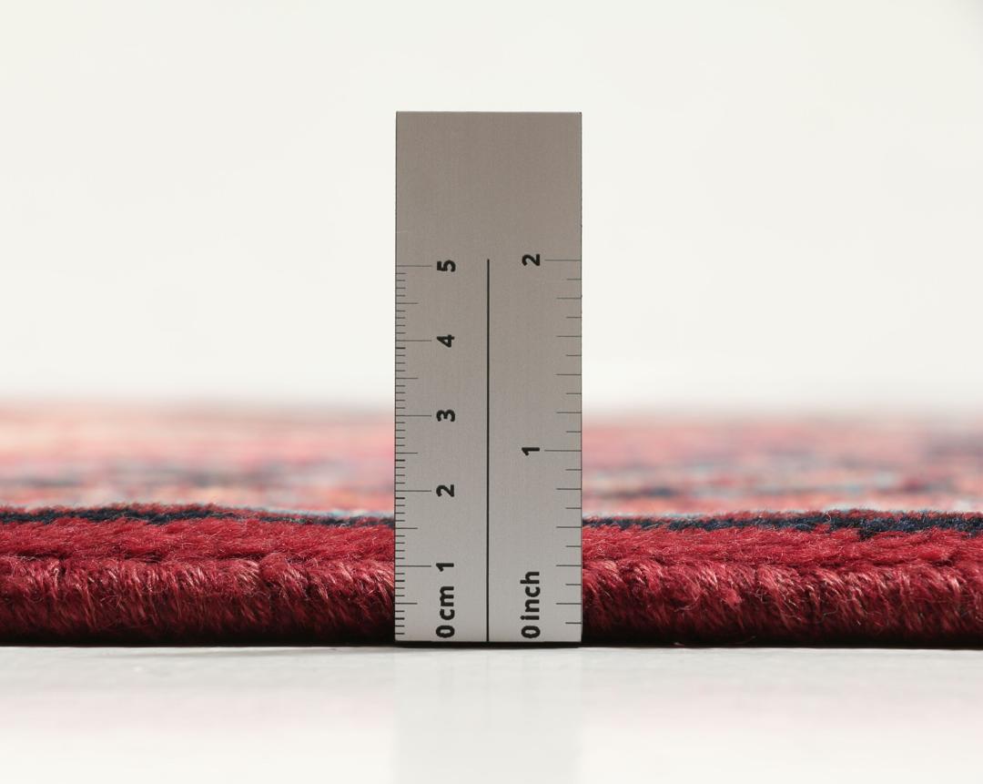 Håndknyttet Koliai-løber med et dristigt, geometrisk design i rød og sort