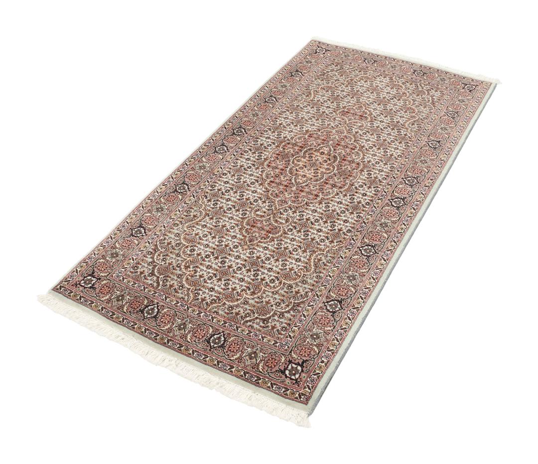 Håndknyttet Tabriz-tæppe med indviklede blomstermedallionmønstre i røde og beige toner.