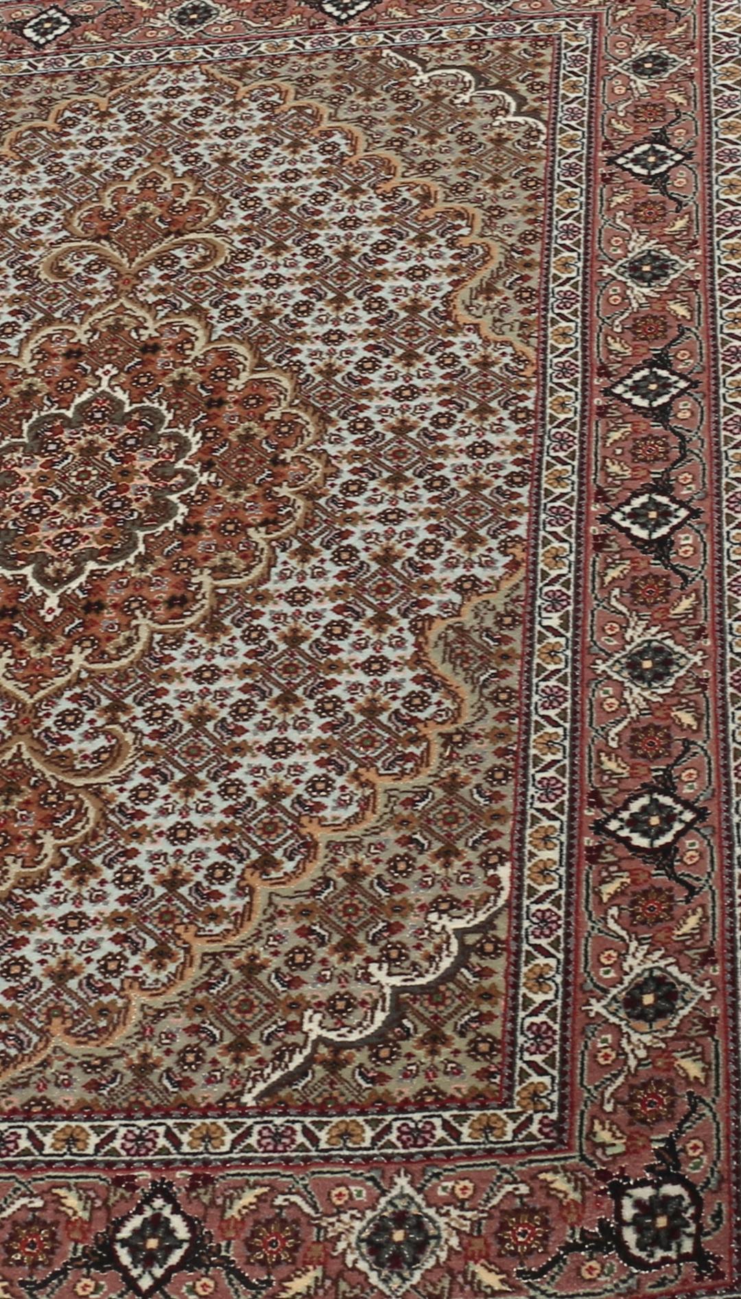 Met de hand geknoopt Tabriz tapijt uit het Midden-Oosten in veelkleurige tinten
