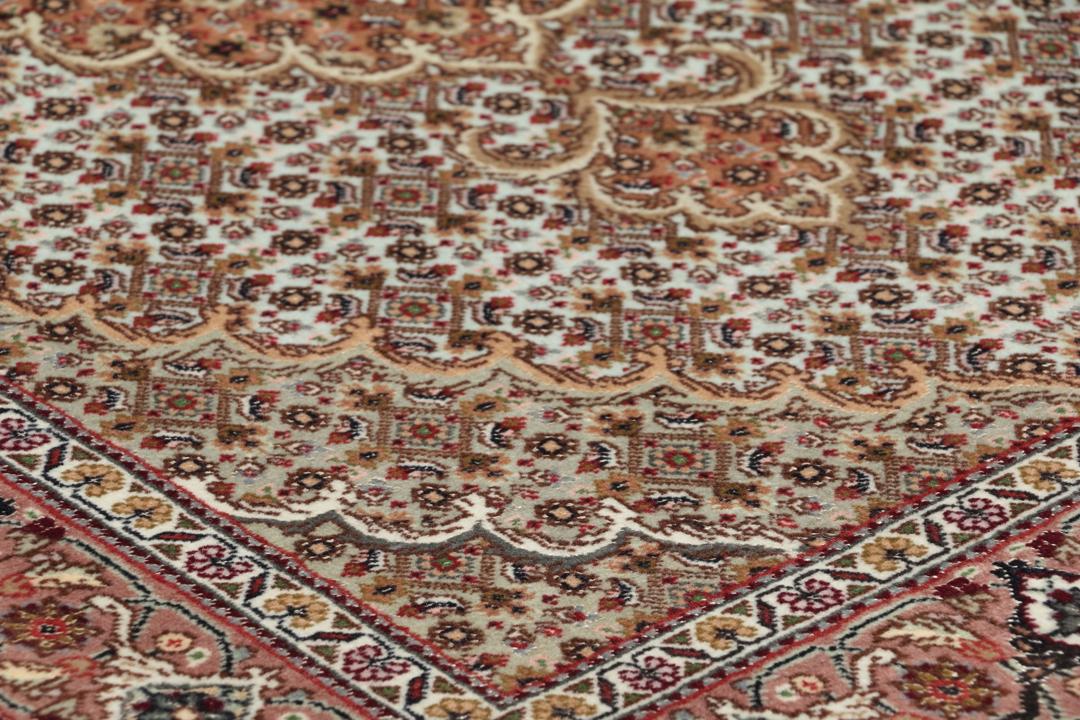Met de hand geknoopt Tabriz tapijt uit het Midden-Oosten in veelkleurige tinten