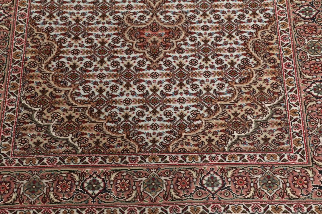 Håndknyttet Tabriz-tæppe fra Mellemøsten i dybe røde og beige nuancer