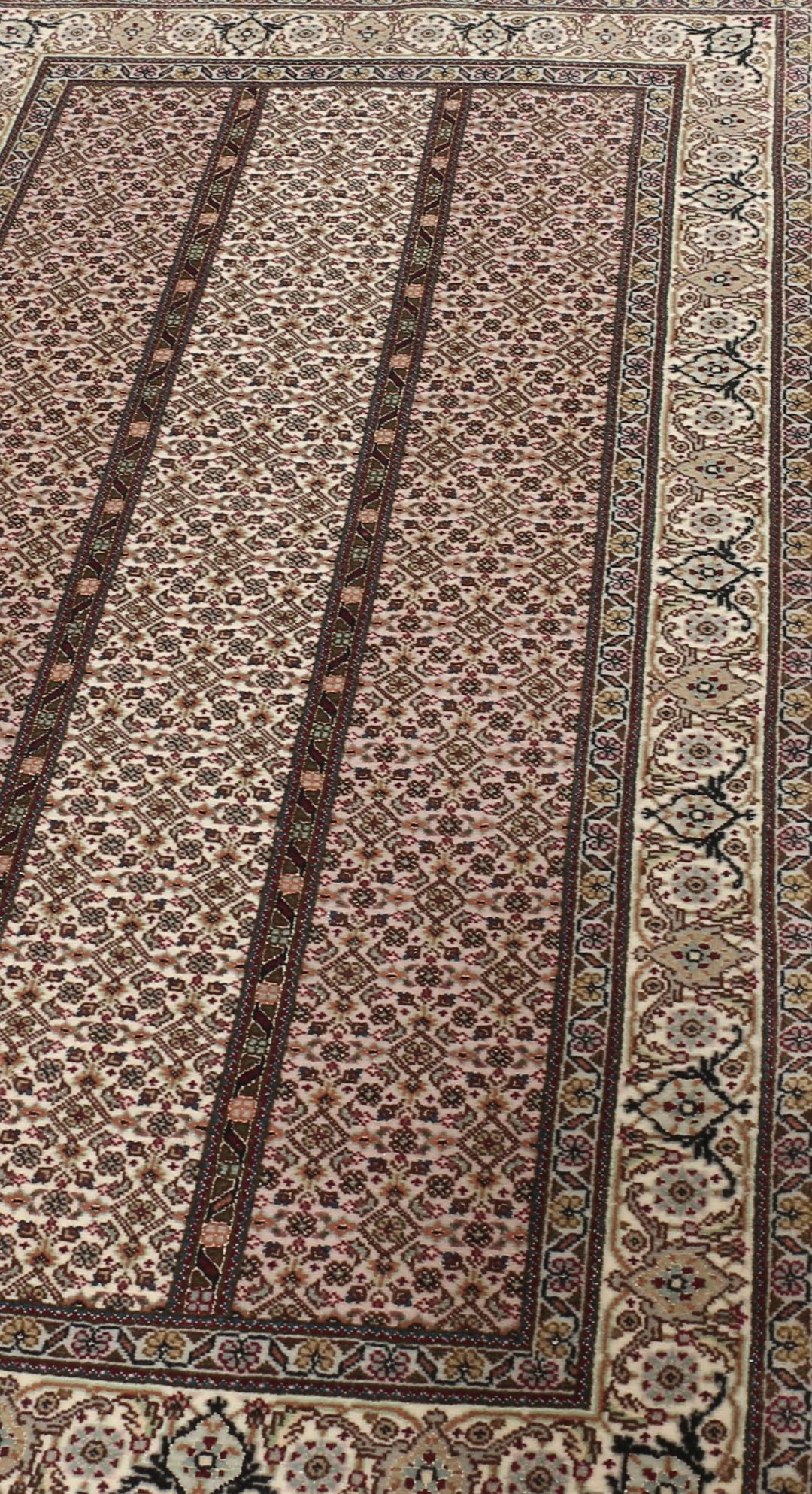 Håndknyttet Tabriz 50 Raj tæppe fra Mellemøsten i beige nuancer