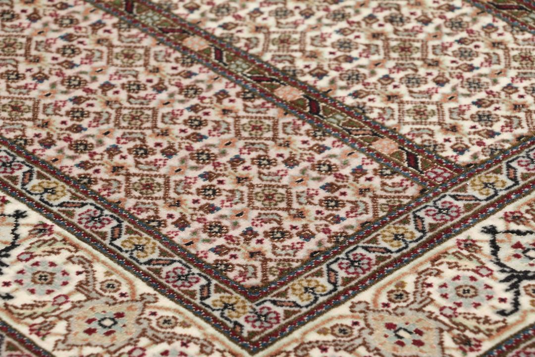 Håndknyttet Tabriz 50 Raj tæppe fra Mellemøsten i beige nuancer