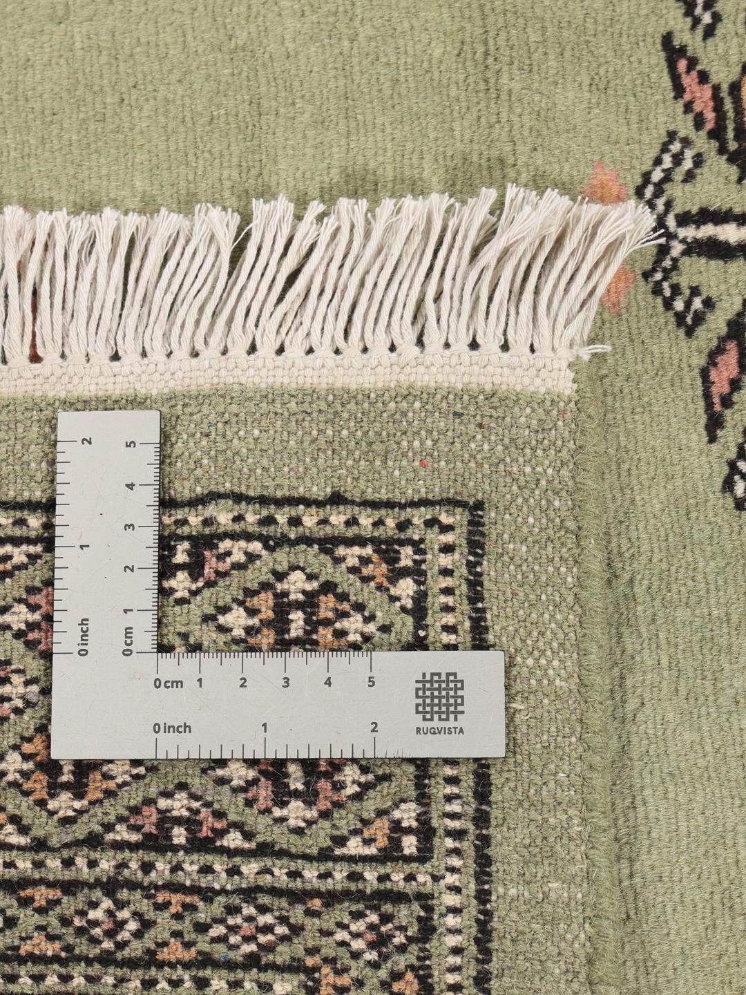 Handgeknoopt groen Pakistan Bokhara tapijt met traditionele motieven
