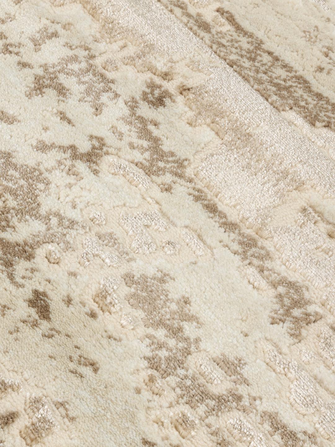 Tapis beige avec texture a poils hauts et bas