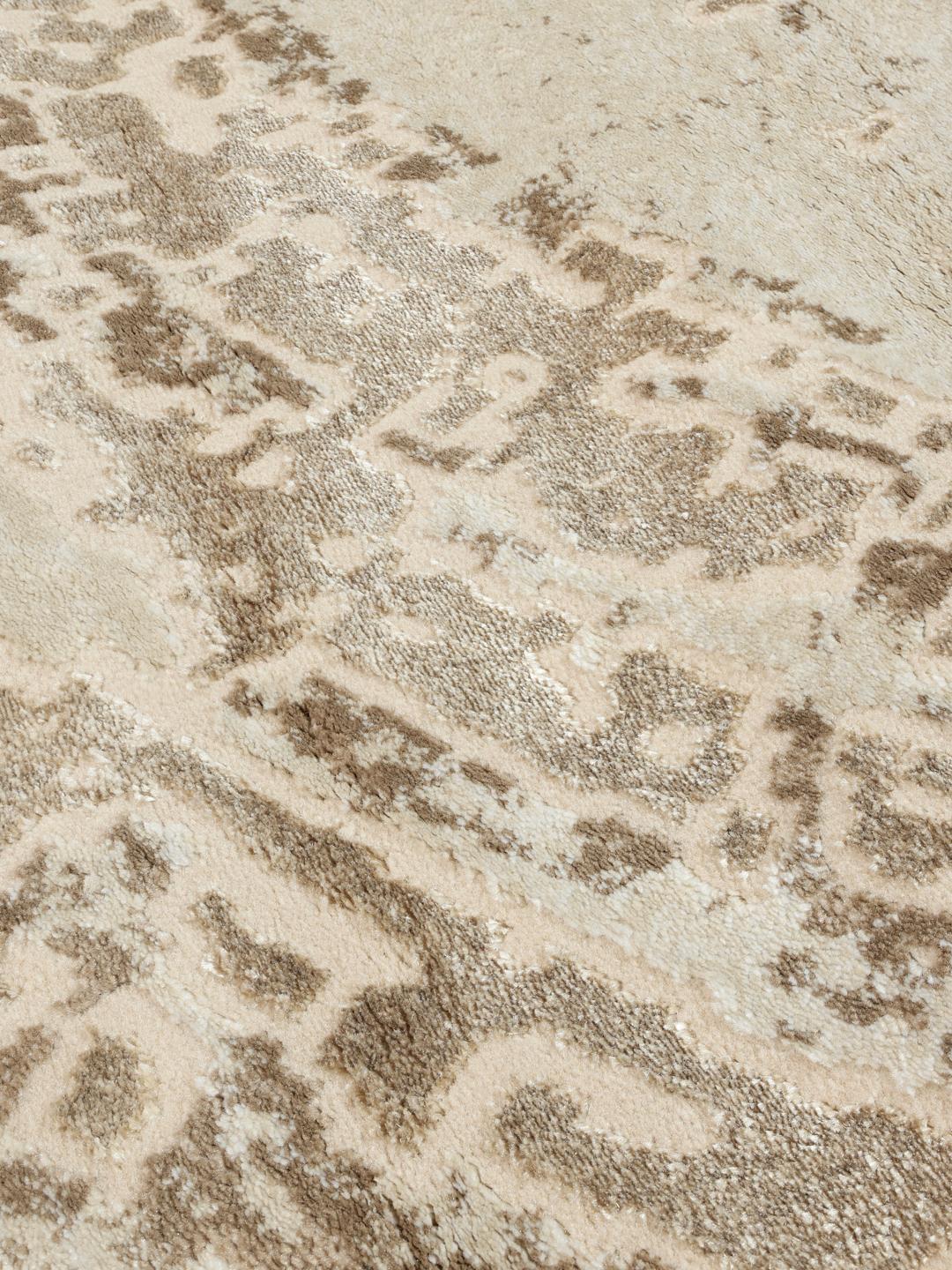 Tapis beige avec texture a poils hauts et bas