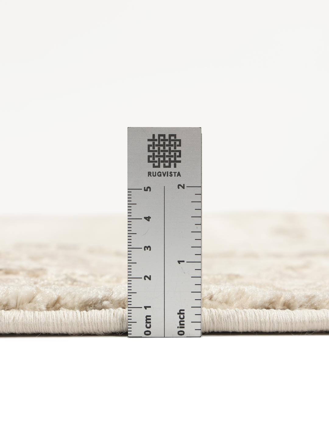 Tapis beige avec texture a poils hauts et bas