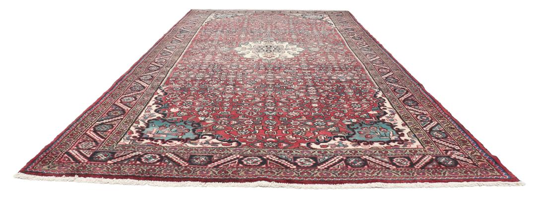 Handgeknoopt Nahavand-tapijt met een donkerrood veld en traditionele bloemmotieven.