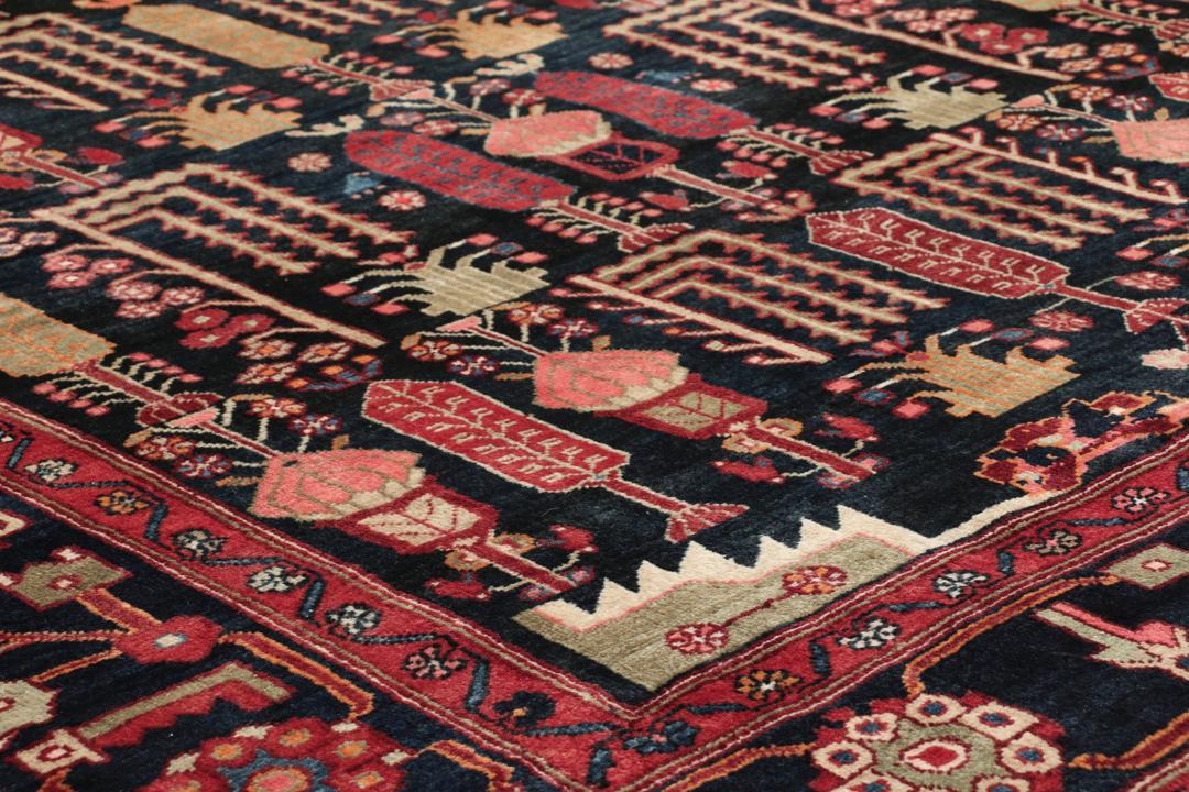 Handgeknoopt Kurdi Ghuchan tribaal kleed uit het Midden-Oosten in zwart en rood