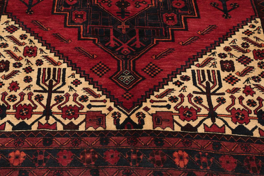Handgeknoopt Kurdi Ghuchan vloerkleed uit het Midden-Oosten in dieprood en zwart