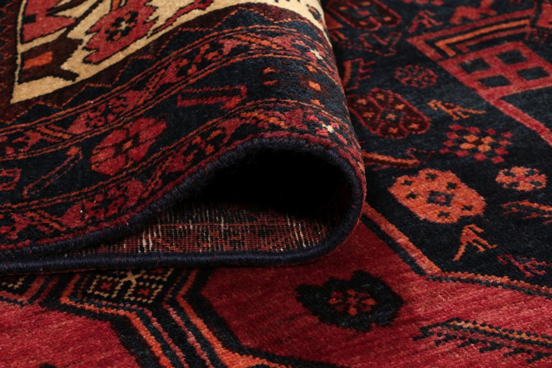 Handgeknoopt Kurdi Ghuchan vloerkleed uit het Midden-Oosten in dieprood en zwart