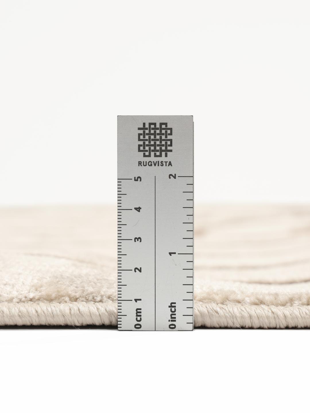 Onregelmatig beige vloerkleed met een modern hoog-laag geometrisch patroon
