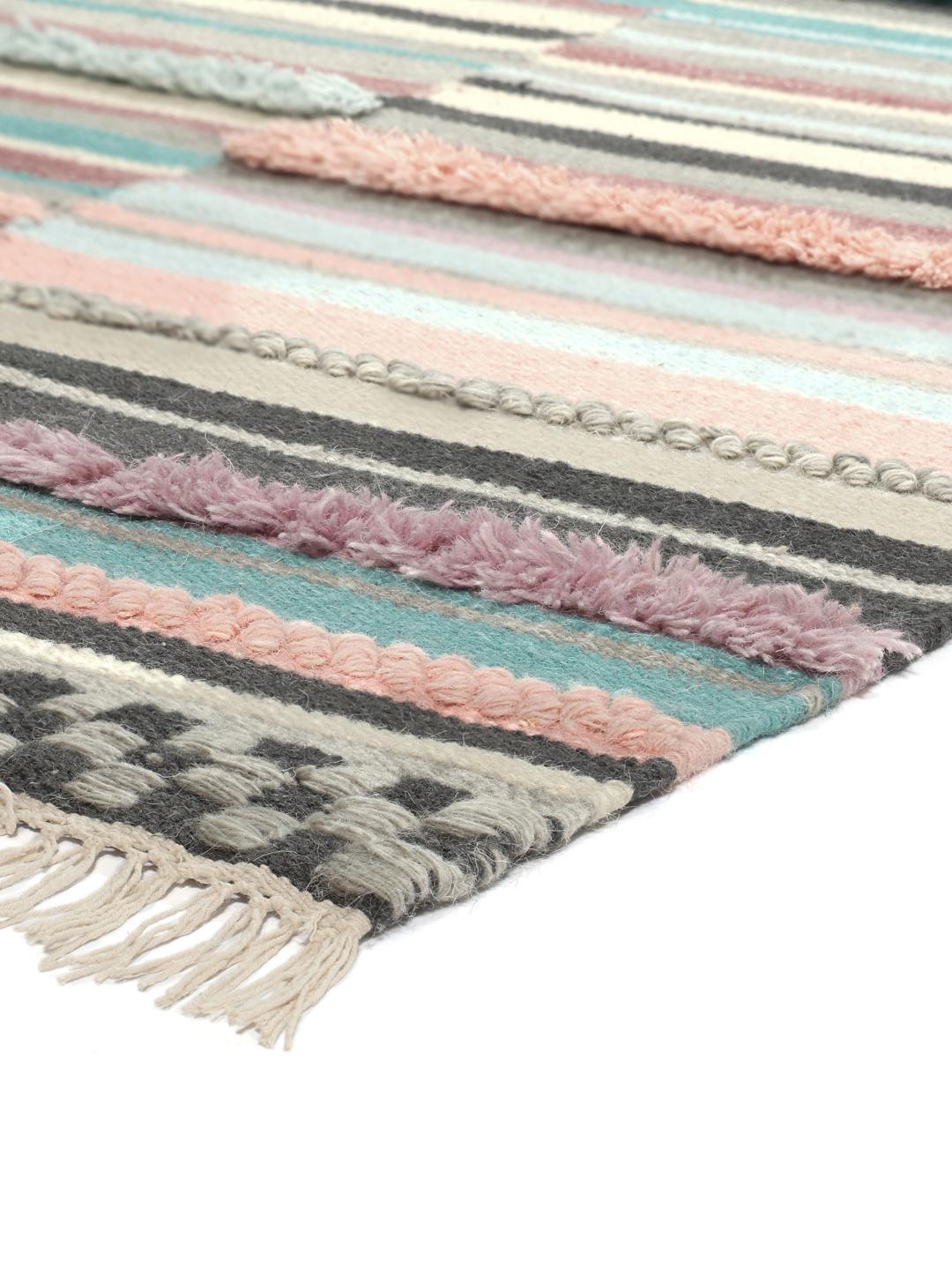 Handgeweven multicolor loper met een mix van hoog- en laagpolige texturen