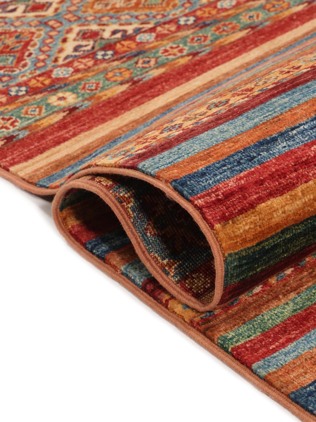 Handgeknüpfter Teppich aus Afghanistan mit lebendigen Streifen und geometrischen Mustern in Mehrfarbig